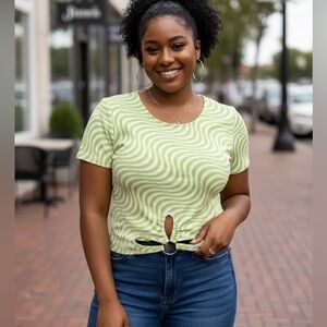 Just Polly Green and White Swirl Women's Top